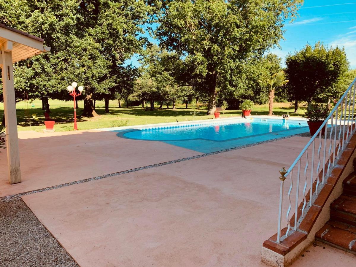 Manoir De La Gravette, Manoir Et Table D'Hotes 蒙托邦 外观 照片