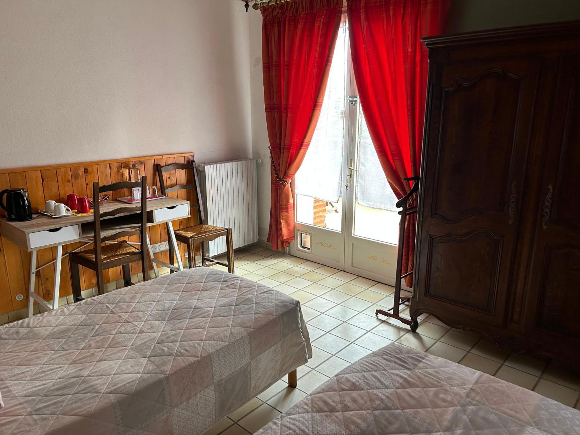 Manoir De La Gravette, Manoir Et Table D'Hotes 蒙托邦 外观 照片