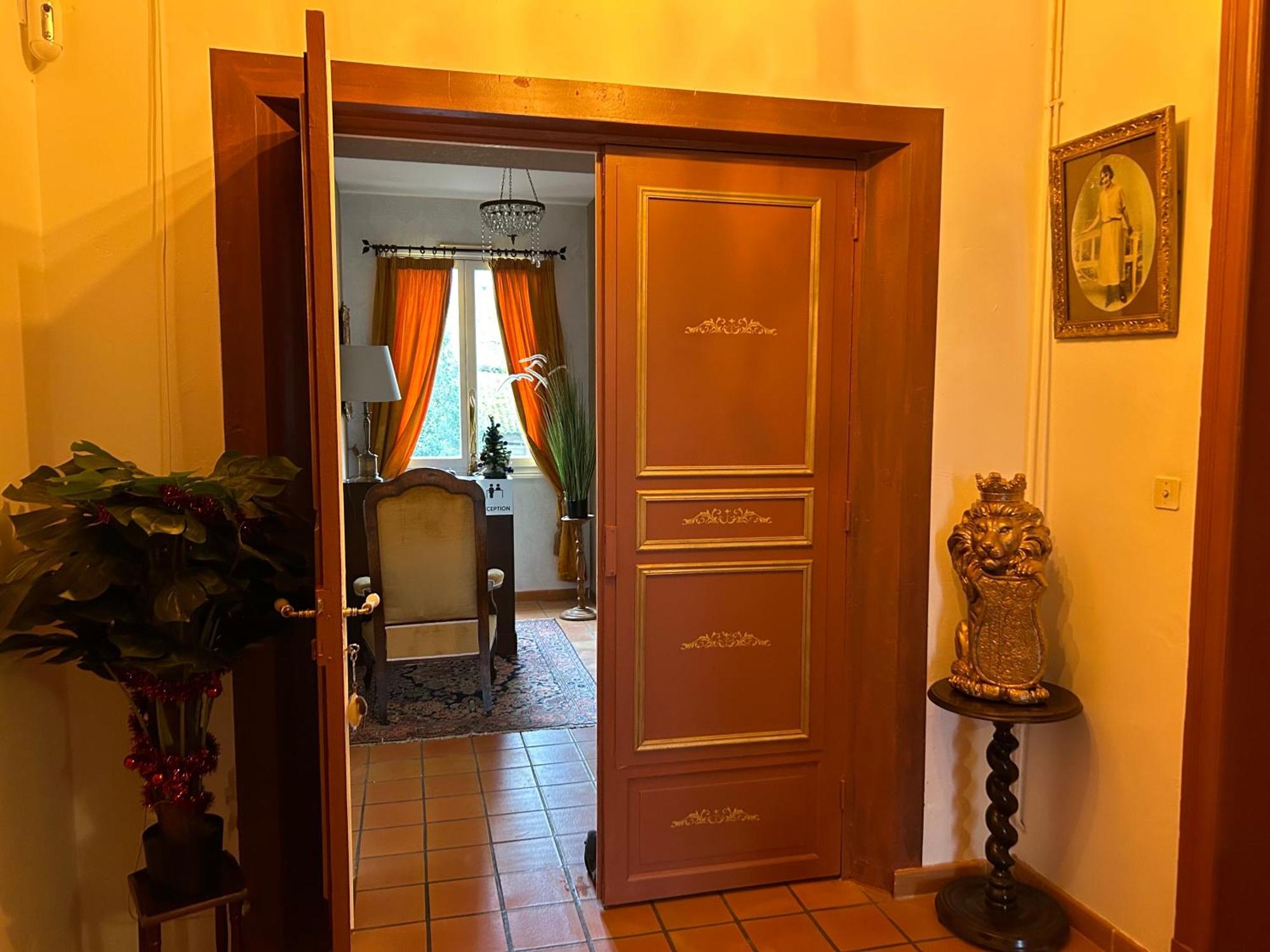Manoir De La Gravette, Manoir Et Table D'Hotes 蒙托邦 外观 照片