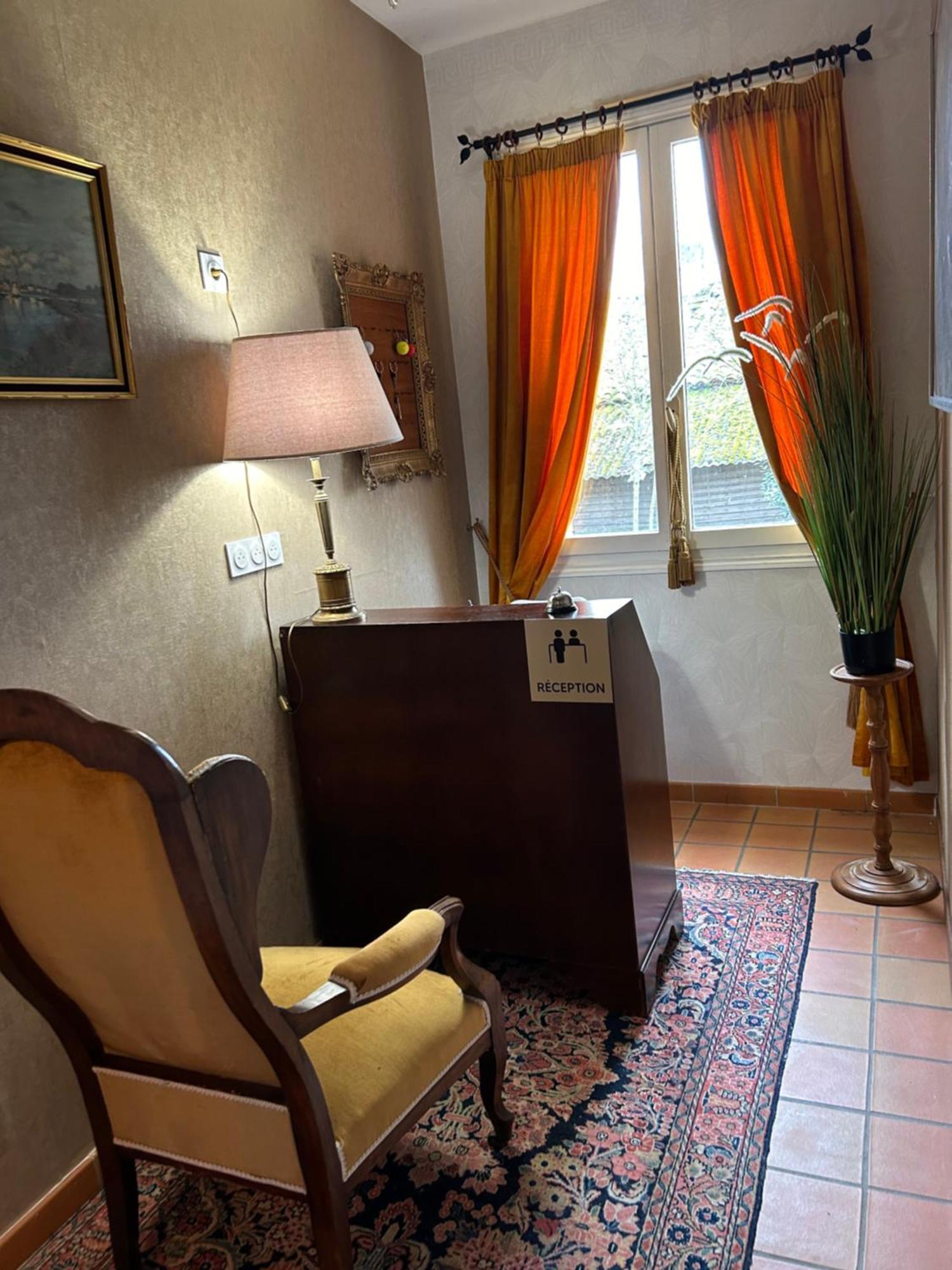 Manoir De La Gravette, Manoir Et Table D'Hotes 蒙托邦 外观 照片